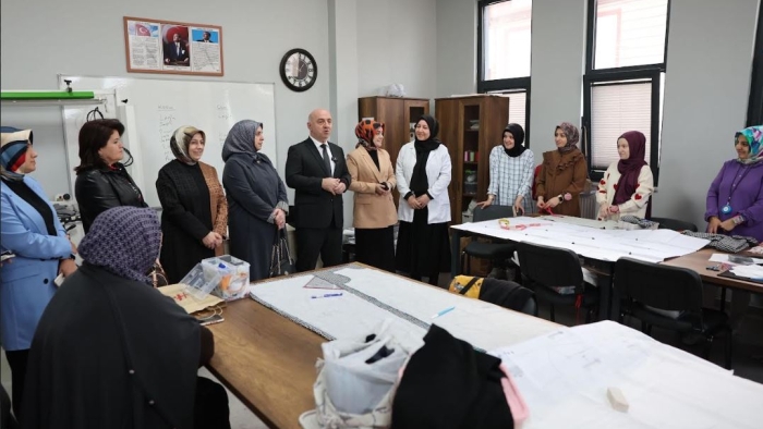 Darıca’da kadınlar ve çocuklar aynı çatı altında eğitim alıyor
